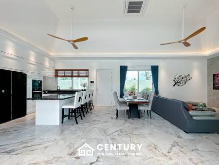 637 ตร.ม 3 เตียง 3 อาบน้ำ วิลล่า For ขาย