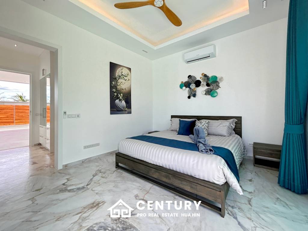 637 ตร.ม 3 เตียง 3 อาบน้ำ วิลล่า For ขาย