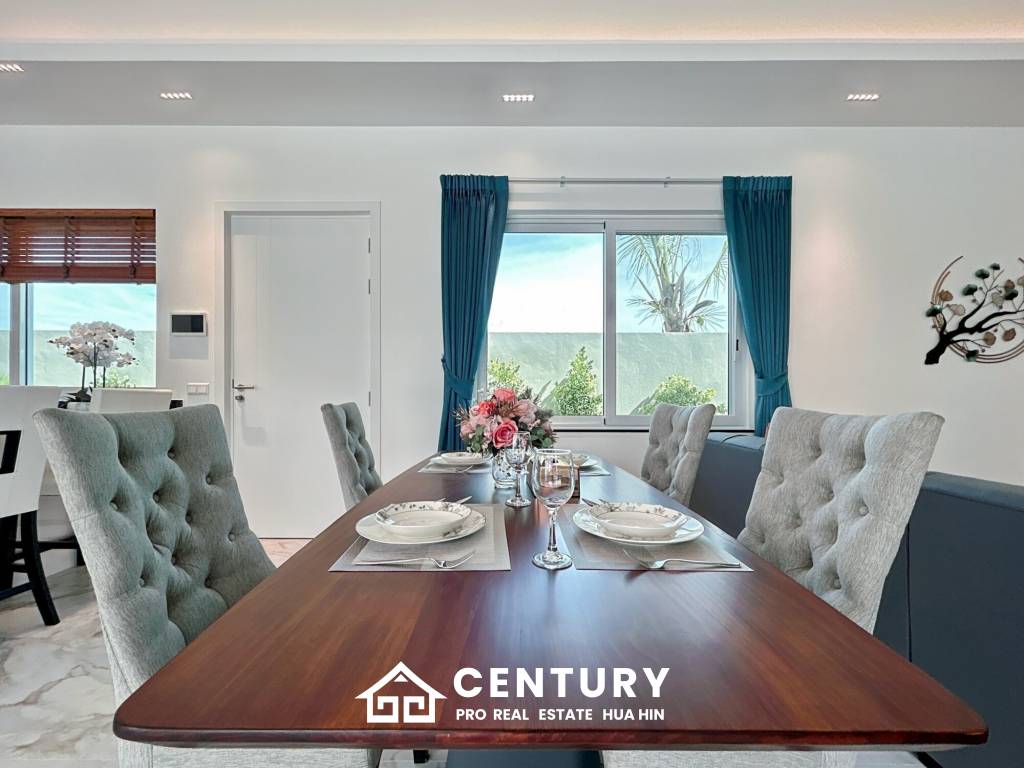 637 ตร.ม 3 เตียง 3 อาบน้ำ วิลล่า For ขาย