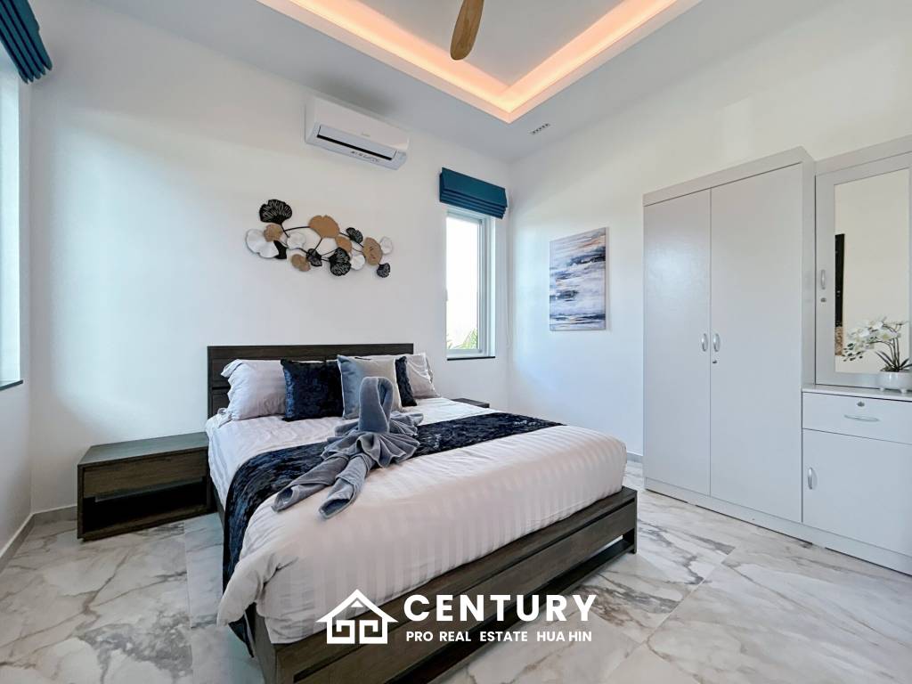 637 ตร.ม 3 เตียง 3 อาบน้ำ วิลล่า For ขาย