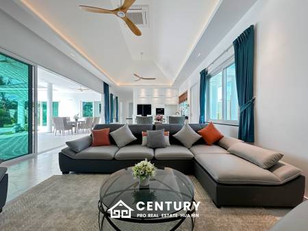 637 ตร.ม 3 เตียง 3 อาบน้ำ วิลล่า For ขาย