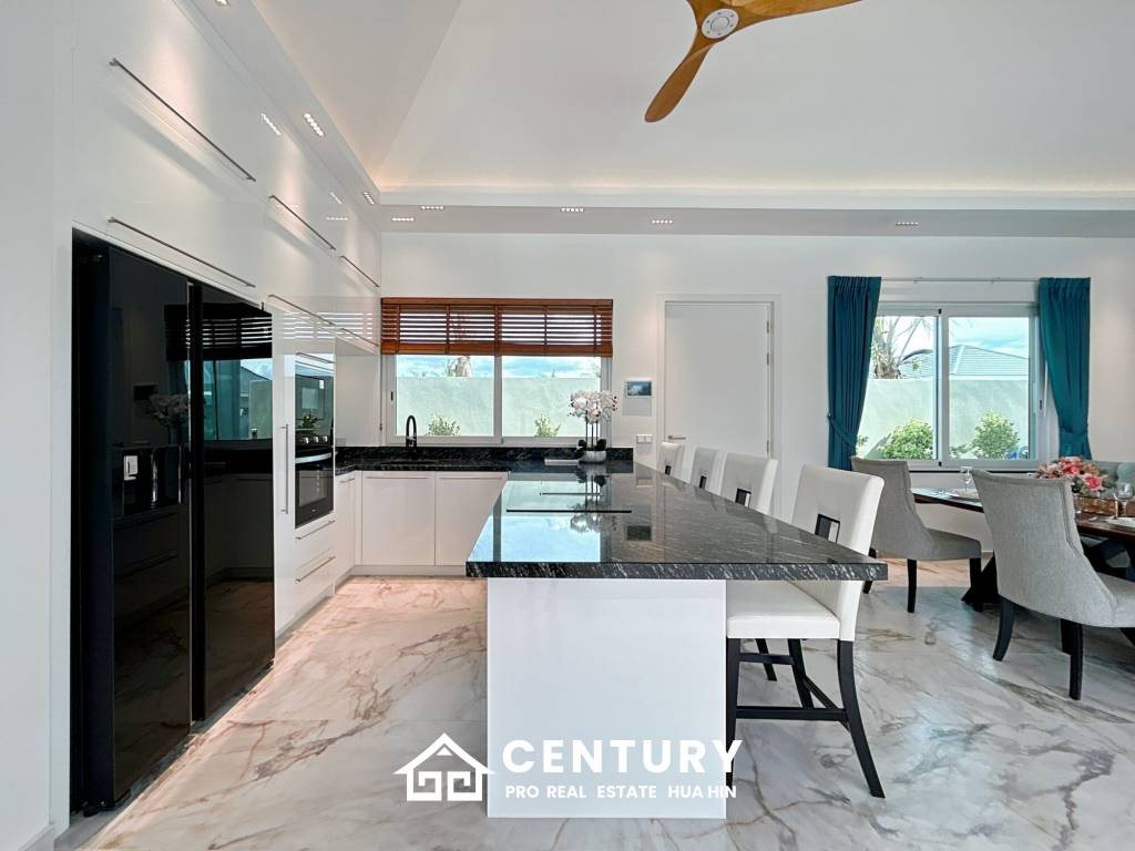 637 ตร.ม 3 เตียง 3 อาบน้ำ วิลล่า For ขาย