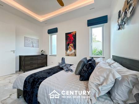 637 ตร.ม 3 เตียง 3 อาบน้ำ วิลล่า For ขาย