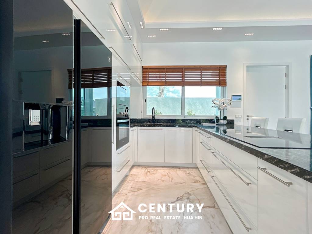 637 ตร.ม 3 เตียง 3 อาบน้ำ วิลล่า For ขาย