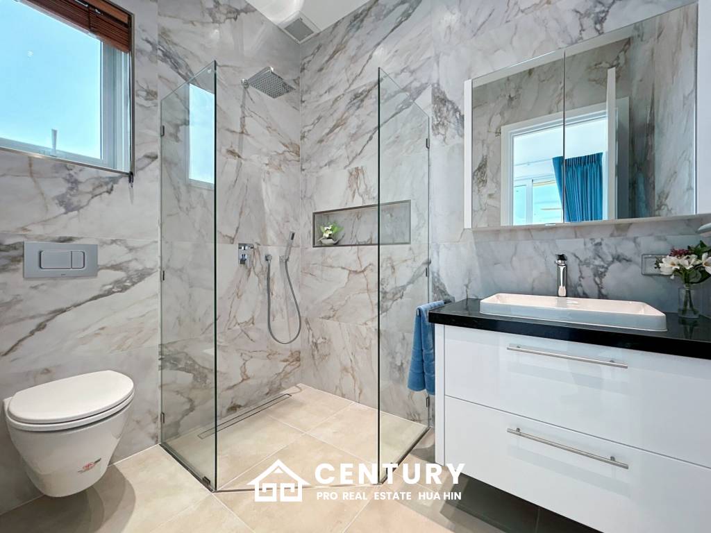 637 ตร.ม 3 เตียง 3 อาบน้ำ วิลล่า For ขาย