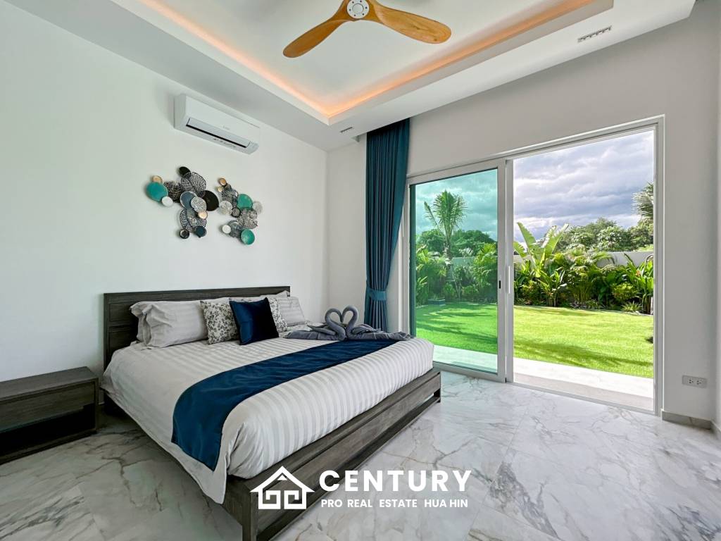 637 ตร.ม 3 เตียง 3 อาบน้ำ วิลล่า For ขาย