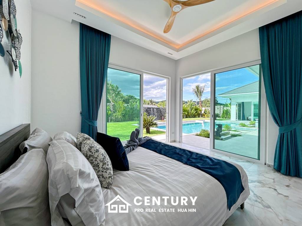 637 ตร.ม 3 เตียง 3 อาบน้ำ วิลล่า For ขาย