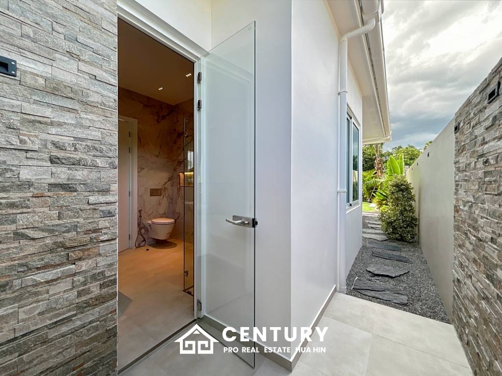 637 ตร.ม 3 เตียง 3 อาบน้ำ วิลล่า For ขาย