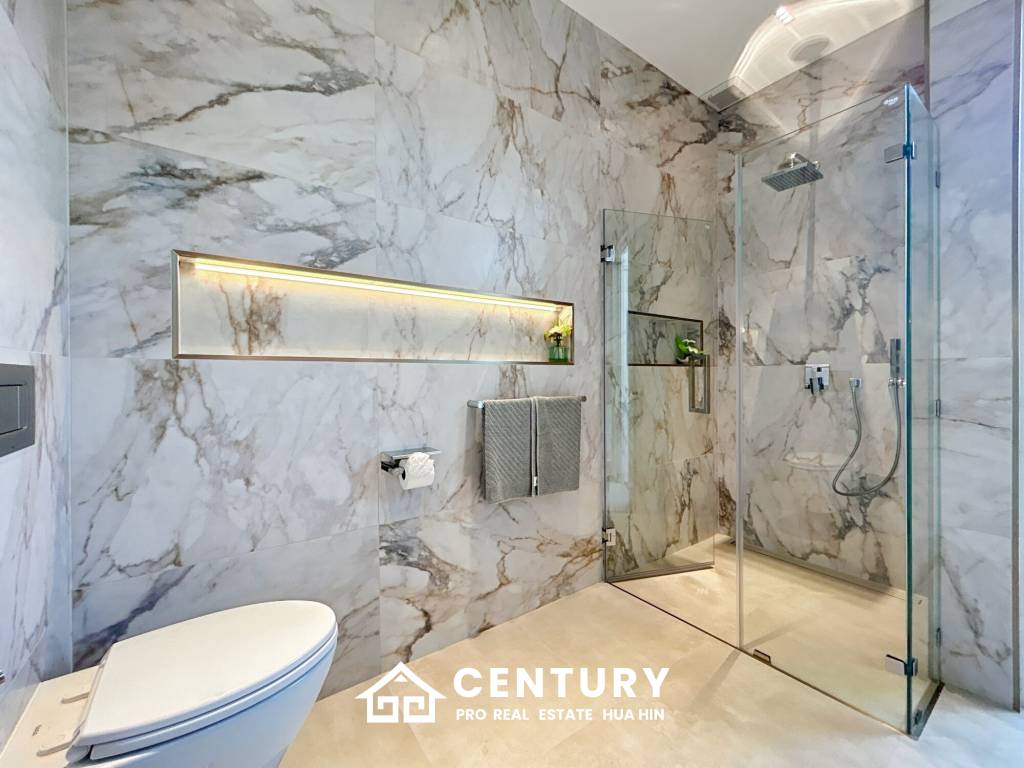 637 ตร.ม 3 เตียง 3 อาบน้ำ วิลล่า For ขาย