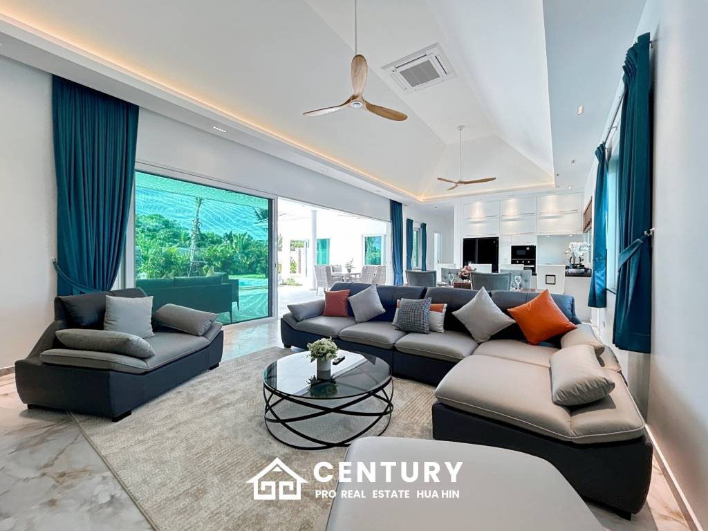 637 ตร.ม 3 เตียง 3 อาบน้ำ วิลล่า For ขาย