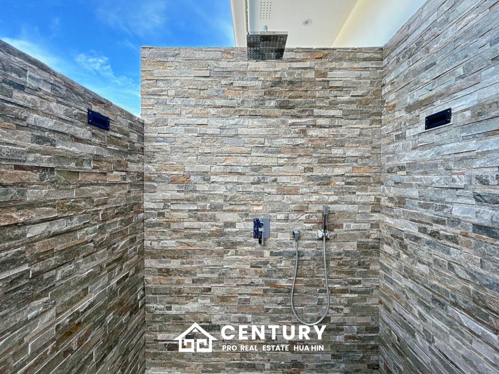 637 ตร.ม 3 เตียง 3 อาบน้ำ วิลล่า For ขาย