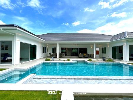 637 ตร.ม 3 เตียง 3 อาบน้ำ วิลล่า For ขาย