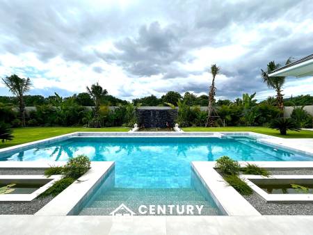 637 ตร.ม 3 เตียง 3 อาบน้ำ วิลล่า For ขาย