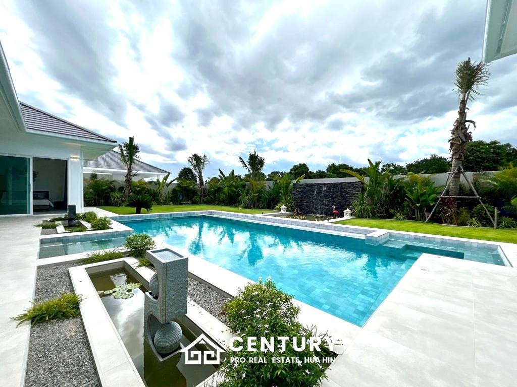 637 ตร.ม 3 เตียง 3 อาบน้ำ วิลล่า For ขาย