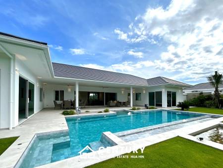 637 ตร.ม 3 เตียง 3 อาบน้ำ วิลล่า For ขาย