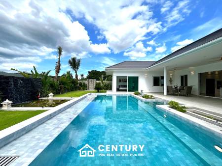 637 ตร.ม 3 เตียง 3 อาบน้ำ วิลล่า For ขาย