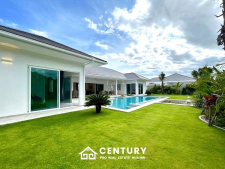 637 ตร.ม 3 เตียง 3 อาบน้ำ วิลล่า For ขาย