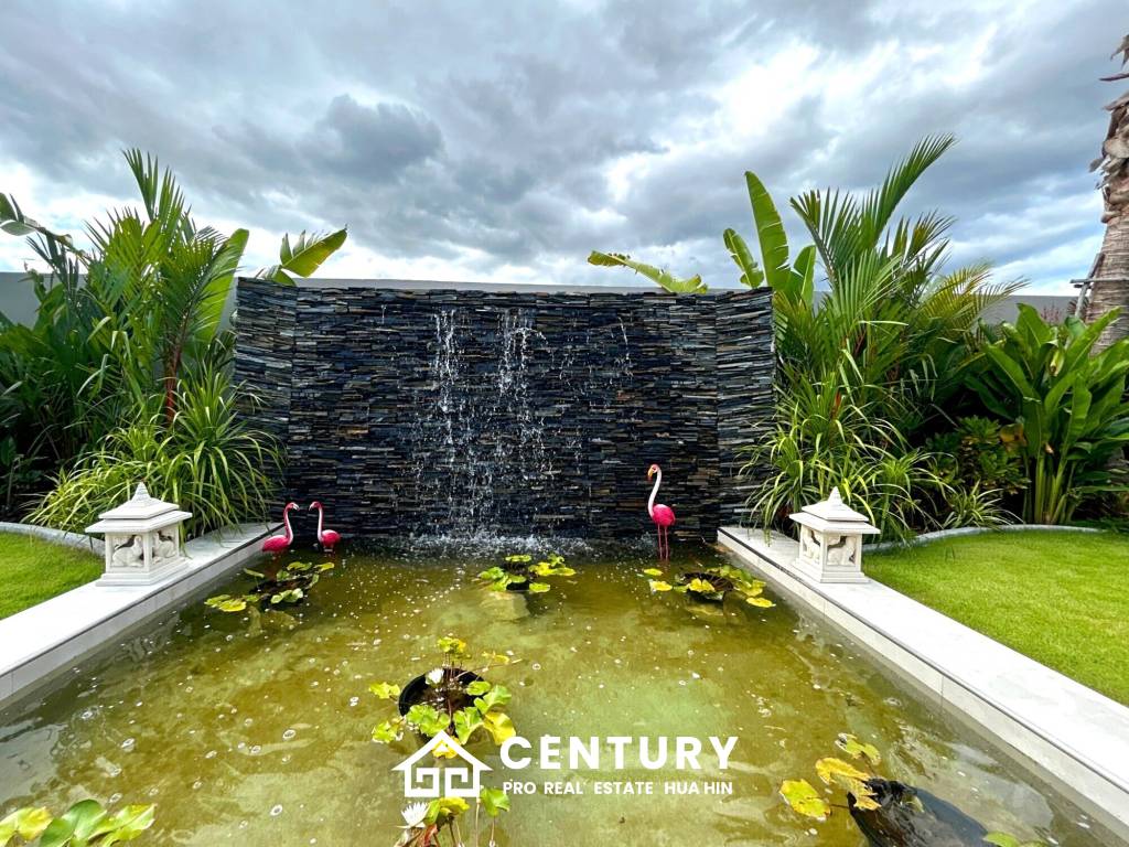 637 ตร.ม 3 เตียง 3 อาบน้ำ วิลล่า For ขาย