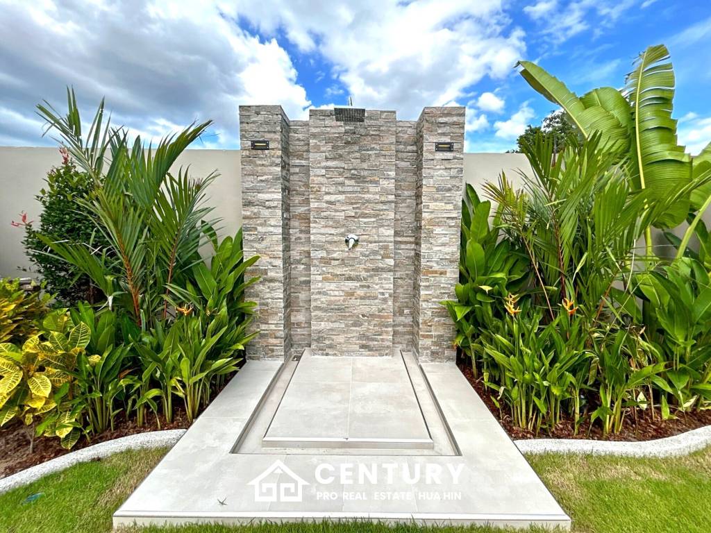 637 ตร.ม 3 เตียง 3 อาบน้ำ วิลล่า For ขาย