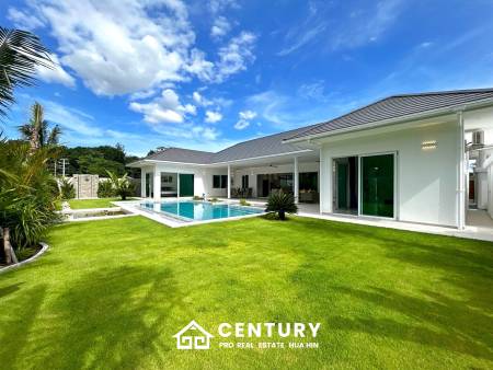 637 ตร.ม 3 เตียง 3 อาบน้ำ วิลล่า For ขาย