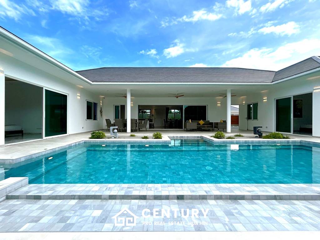 637 ตร.ม 3 เตียง 3 อาบน้ำ วิลล่า For ขาย