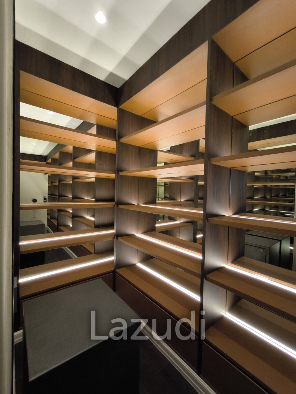 Ultra Luxury 6 Bedroom Detached House