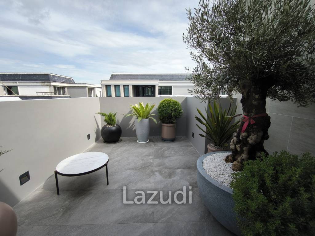 Ultra Luxury 6 Bedroom Detached House