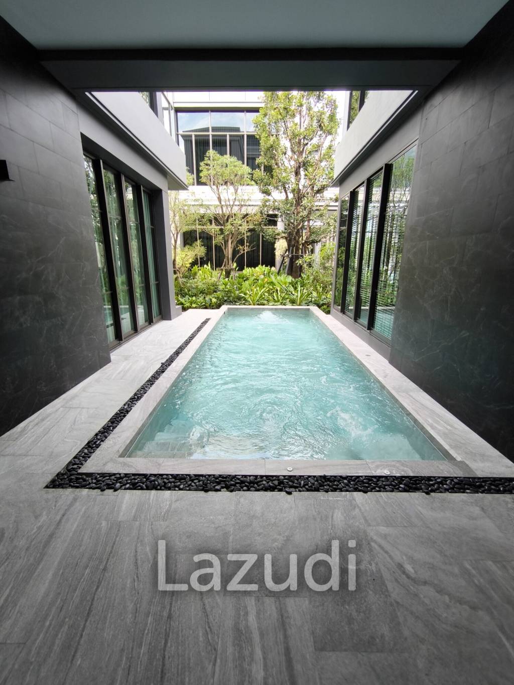 Ultra Luxury 6 Bedroom Detached House