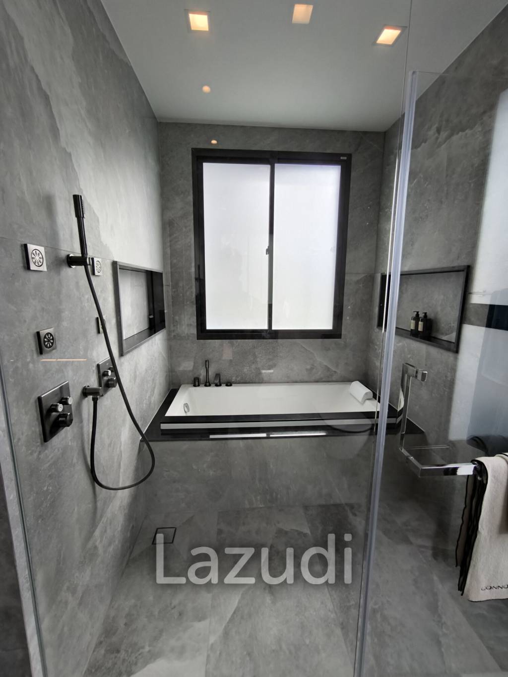 Ultra Luxury 6 Bedroom Detached House