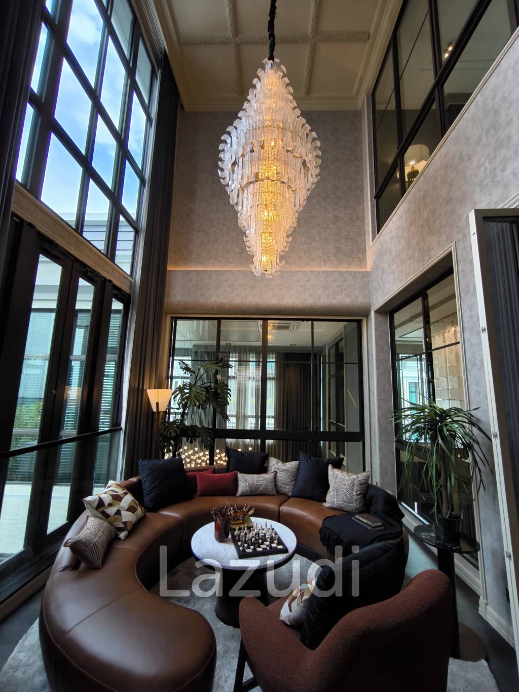 Ultra Luxury 6 Bedroom Detached House