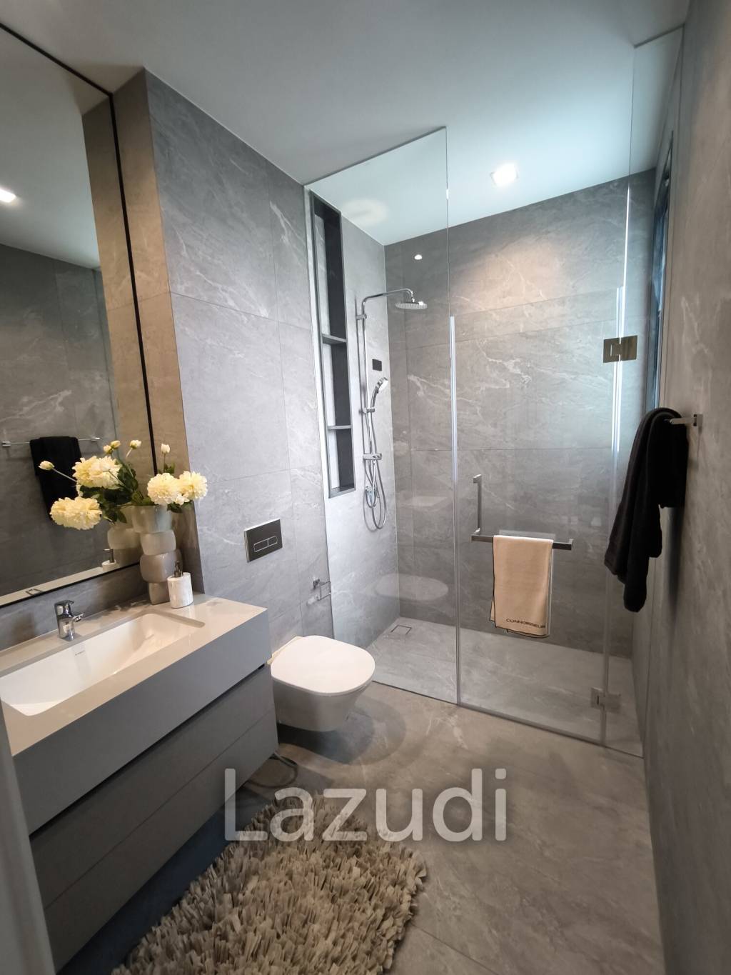Ultra Luxury 6 Bedroom Detached House