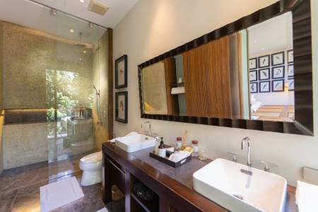 Villa Amarisa: Exquisite Clifftop Sanctuary on Millionaires Mile with Panoramic Andaman Sea Views Villa Amarisa: Exquisite Clifftop Sanctuary on Millionaires Mile with Panoramic Andaman Sea Views