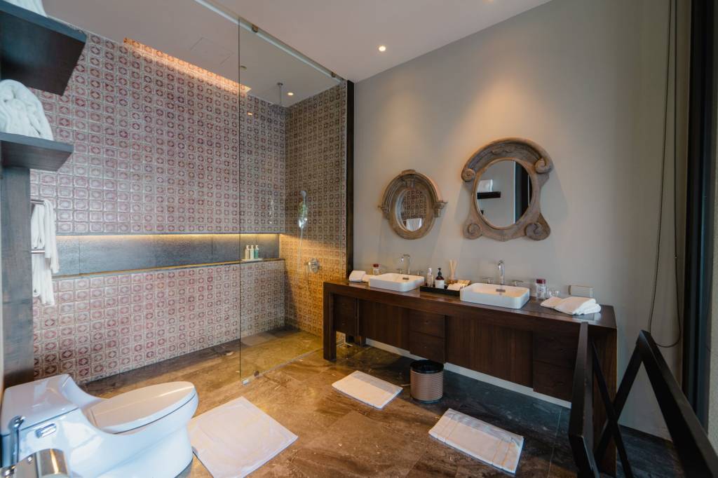 Villa Amarisa: Exquisite Clifftop Sanctuary on Millionaires Mile with Panoramic Andaman Sea Views Villa Amarisa: Exquisite Clifftop Sanctuary on Millionaires Mile with Panoramic Andaman Sea Views