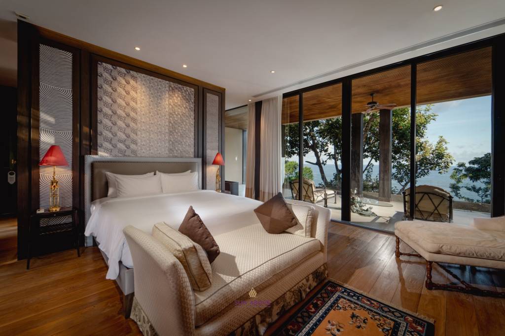 Villa Amarisa: Exquisite Clifftop Sanctuary on Millionaires Mile with Panoramic Andaman Sea Views