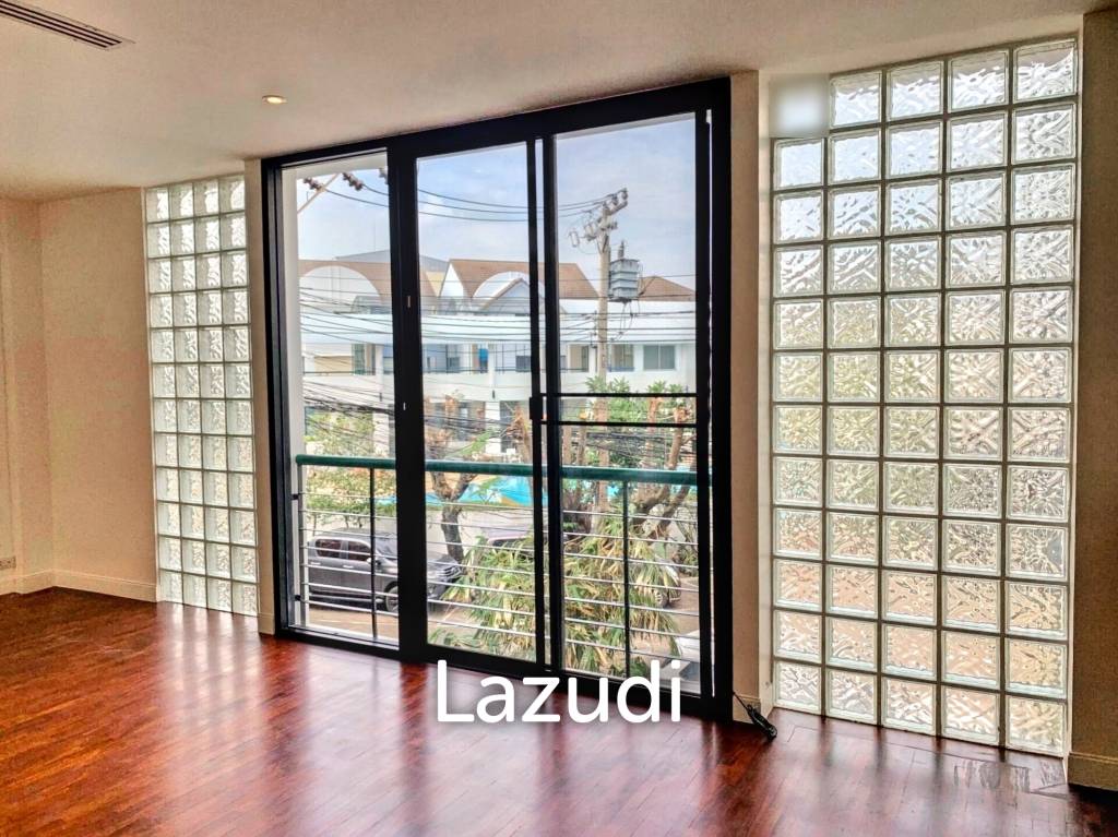 4 Bed 3 Bath Townhouse at Home Place Village