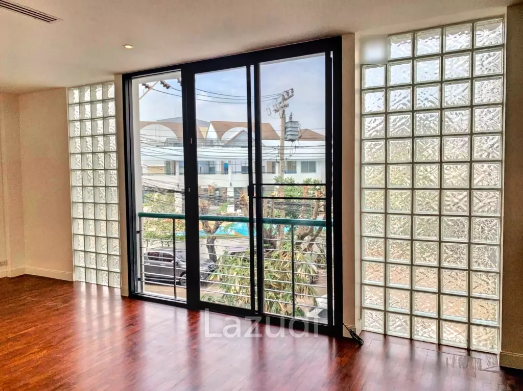 4 Bed 3 Bath Townhouse at Home Place Village