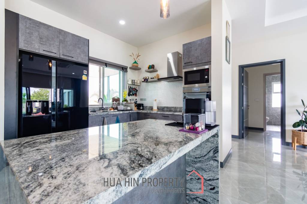 Luxury Independent 5 Bed Pool Villa in Thap Tai