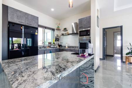 Luxury Independent 5 Bed Pool Villa in Thap Tai