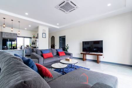 Luxury Independent 5 Bed Pool Villa in Thap Tai