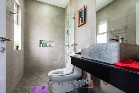 Luxury Independent 5 Bed Pool Villa in Thap Tai