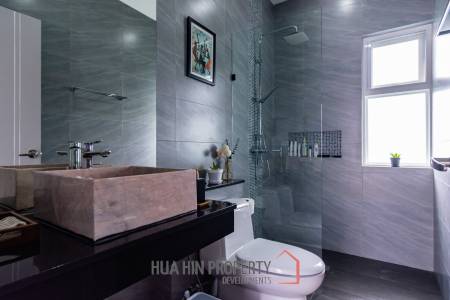 Luxury Independent 5 Bed Pool Villa in Thap Tai