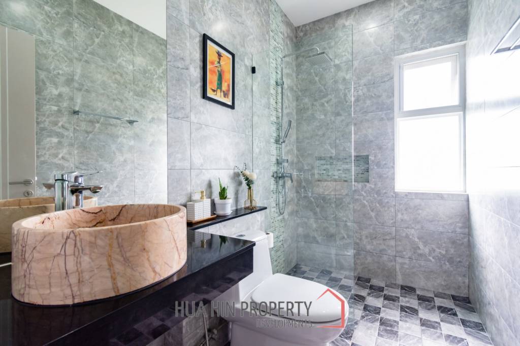 Luxury Independent 5 Bed Pool Villa in Thap Tai