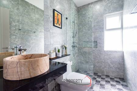 Luxury Independent 5 Bed Pool Villa in Thap Tai
