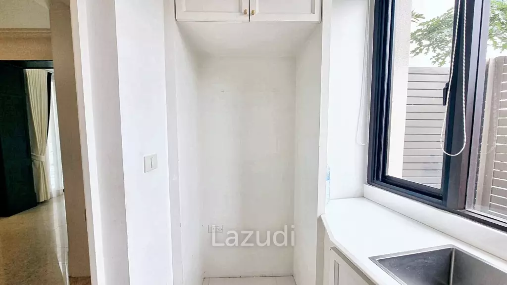 3 Bedrooms 3 Bathrooms 386 SQ.M Baan Lux Sathon