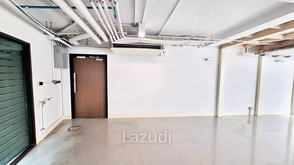 3 Bedrooms 3 Bathrooms 386 SQ.M Baan Lux Sathon