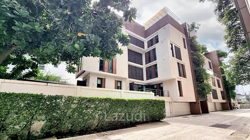 3 Bedrooms 3 Bathrooms 386 SQ.M Baan Lux Sathon