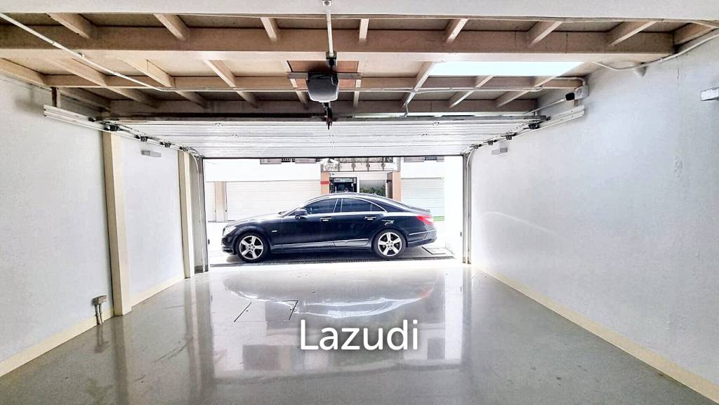 3 Bedrooms 3 Bathrooms 386 SQ.M Baan Lux Sathon