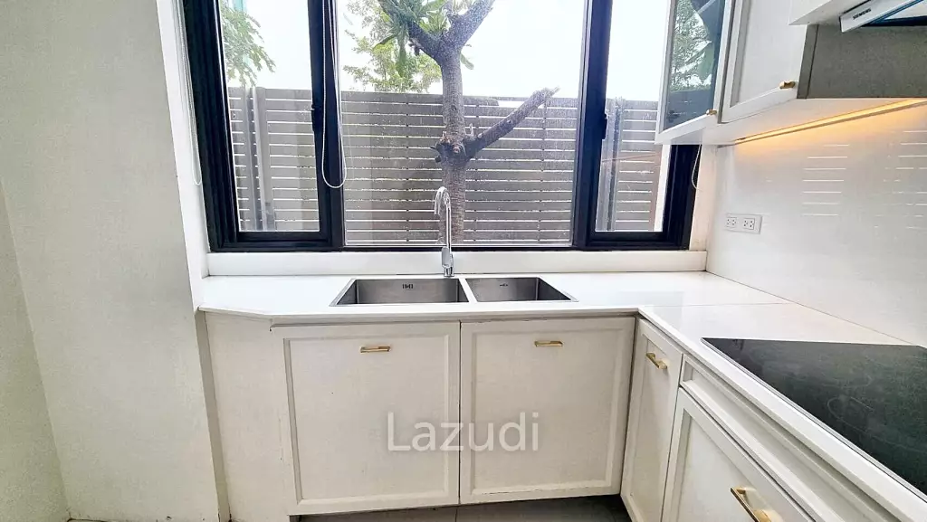 3 Bedrooms 3 Bathrooms 386 SQ.M Baan Lux Sathon