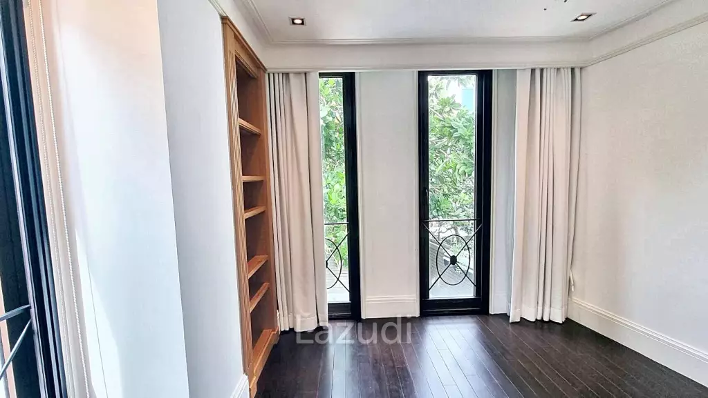 3 Bedrooms 3 Bathrooms 386 SQ.M Baan Lux Sathon