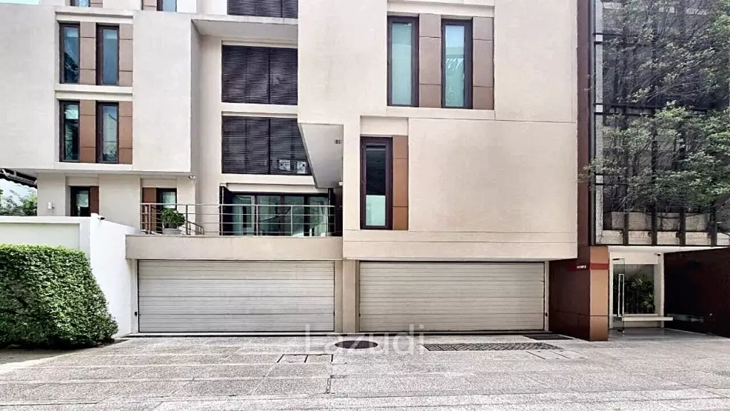 3 Bedrooms 3 Bathrooms 386 SQ.M Baan Lux Sathon